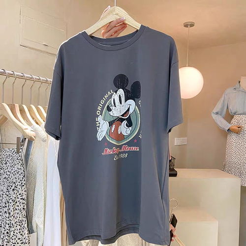 秋裝T恤女裝批發(fā)報(bào)價(jià)及廠家分析